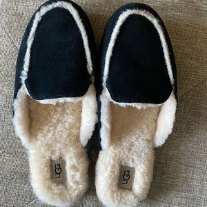 UGG Slippers - unboxed but not used